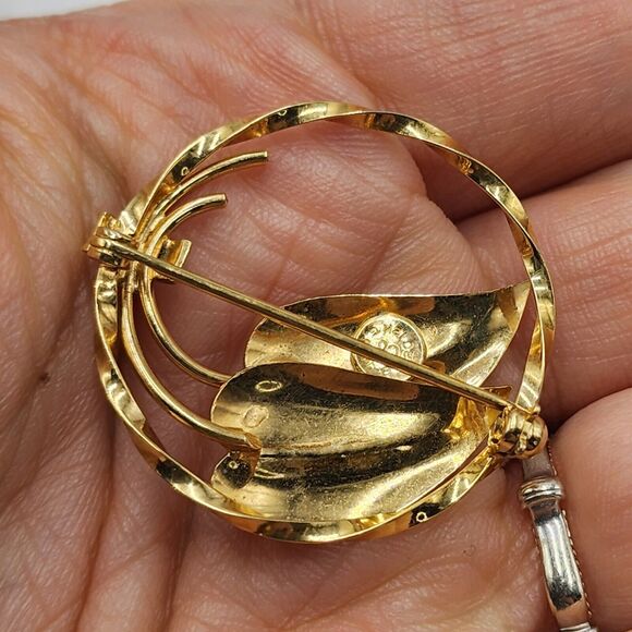 Vintage B.M. Co 12k GF Textured Gold Filled Leaves Round Circle Brooch MCM - Picture 3 of 5